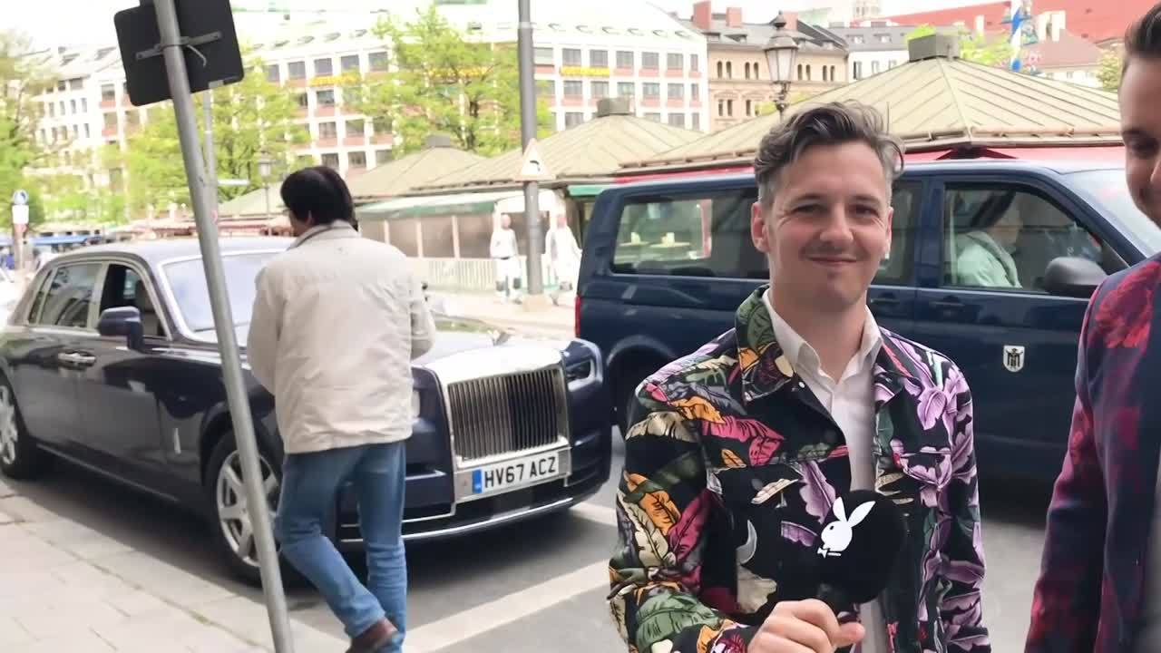 Zwei Playboy-Redakteure im neuen Rolls-Royce Phantom