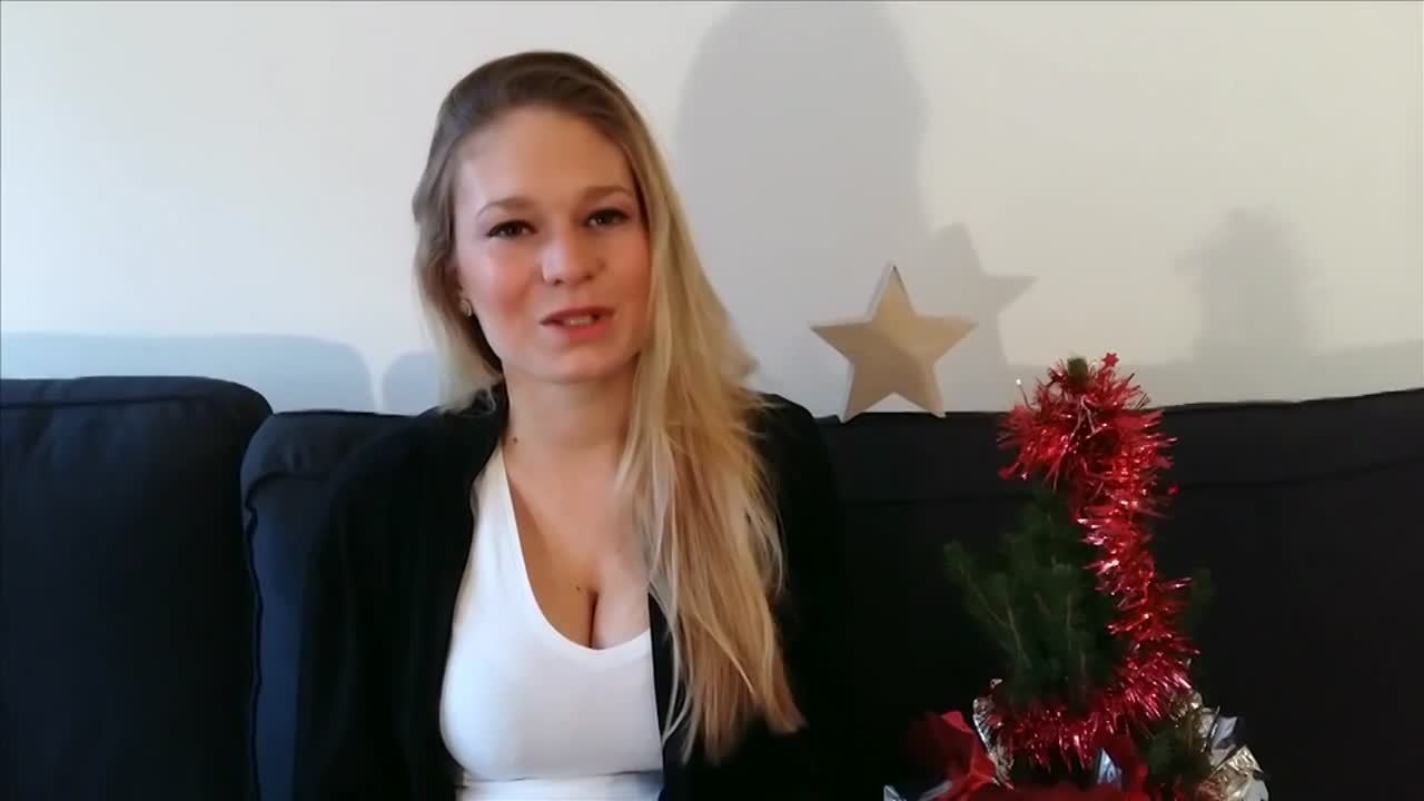 Weihnachtsgrüße von Playmate Eva-Maria Kromer