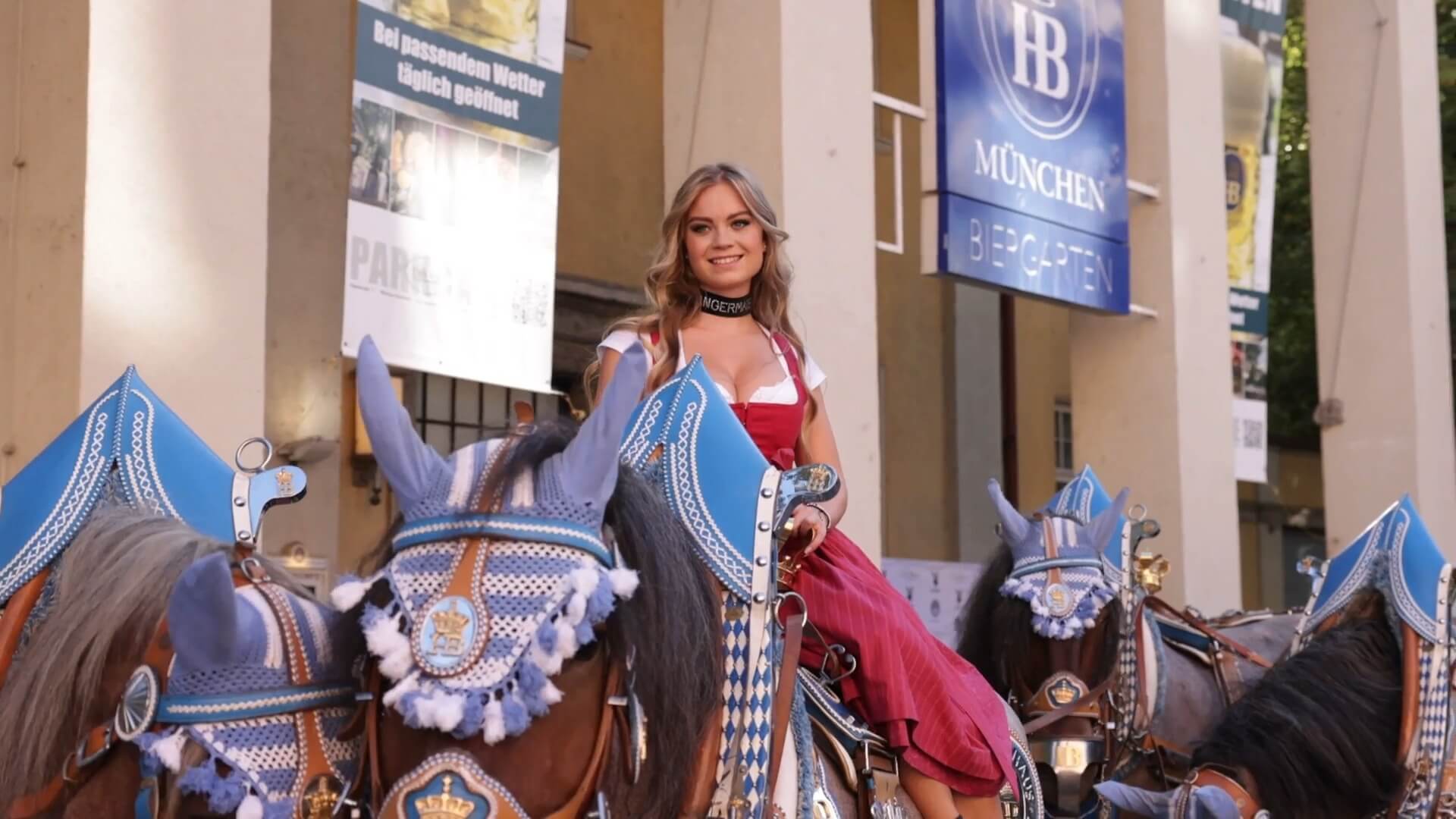 Promis, Tracht und gute Laune: Wir stellen Wiesn-Playmate Laura vor