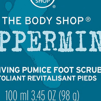 Für die perfekte Pediküre bei Männern: „Peppermint Reviving Pumice Foot Scrub“ von The Body Shop