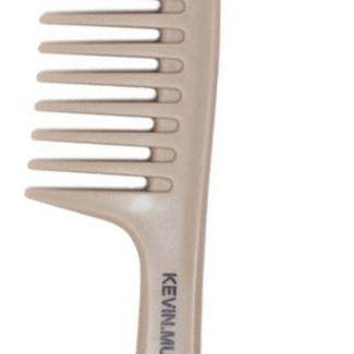 Styling gleich langer Haare bei Männern: „Texture.Comb“ von Kevin Murphy